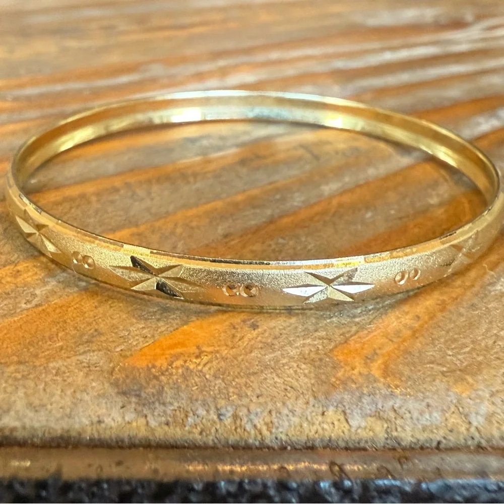 Vintage Gold Tone Children’s 2” Diameter Star Diamond Cut Bangle Bracelet